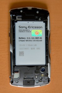 Sony Ericsson Xperia PLAY geöffnete Rückseite