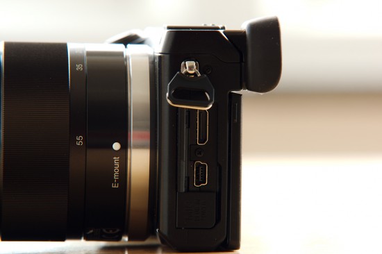 Sony NEX 7 Anschlüsse
